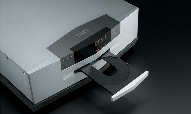 D700: TAD's Reference Series CD/SACD Player.