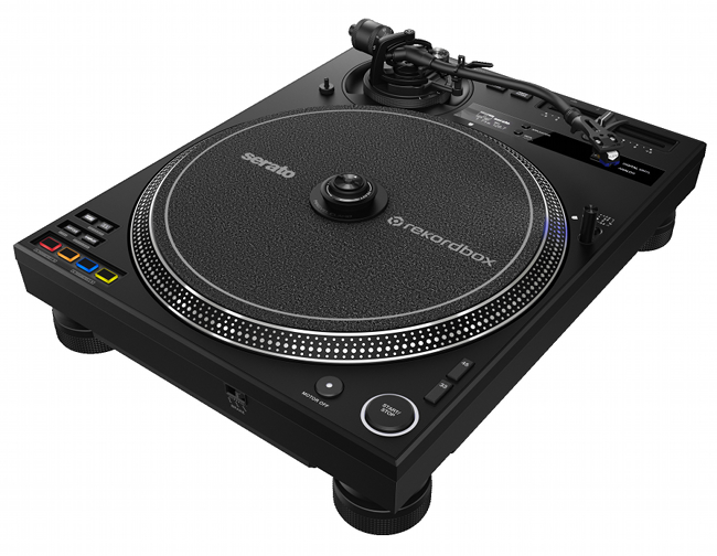 AlphaTheta's PLX-CRSS12 professional digital-analog hybrid turntable.