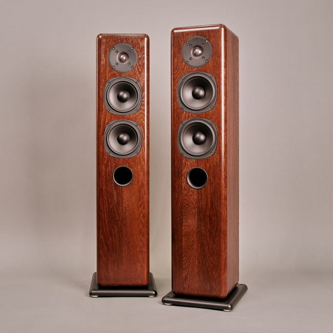 Xavian Madre Perla Esclusiva: Similar, yet so different…