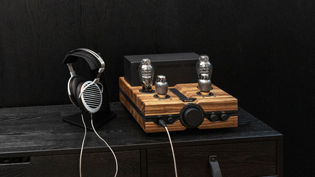 Feliks Audio and Headphone.Shop unveiled the exclusive Envy Meisterwerk amplifier.